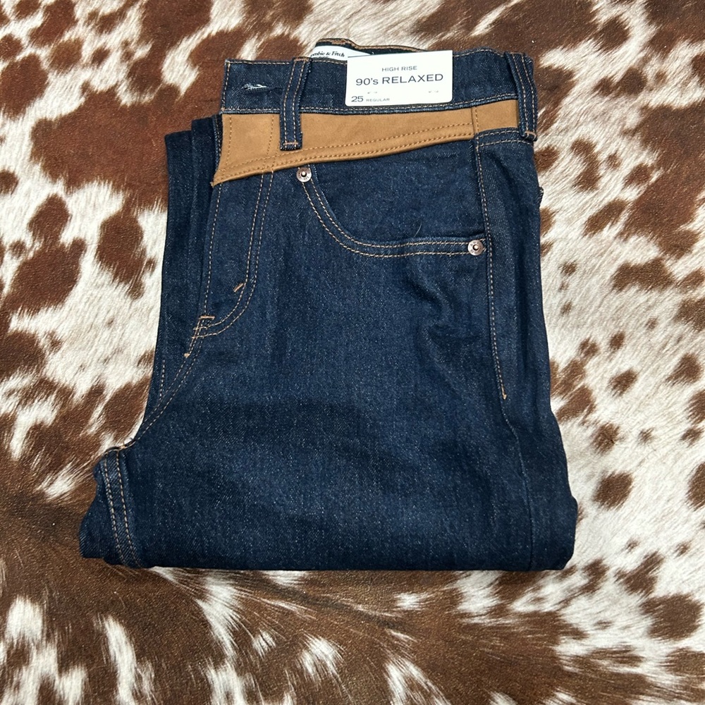 Ambercombie and fitch women’s 90’s relaxed high rise jeans 25 regular BNWT